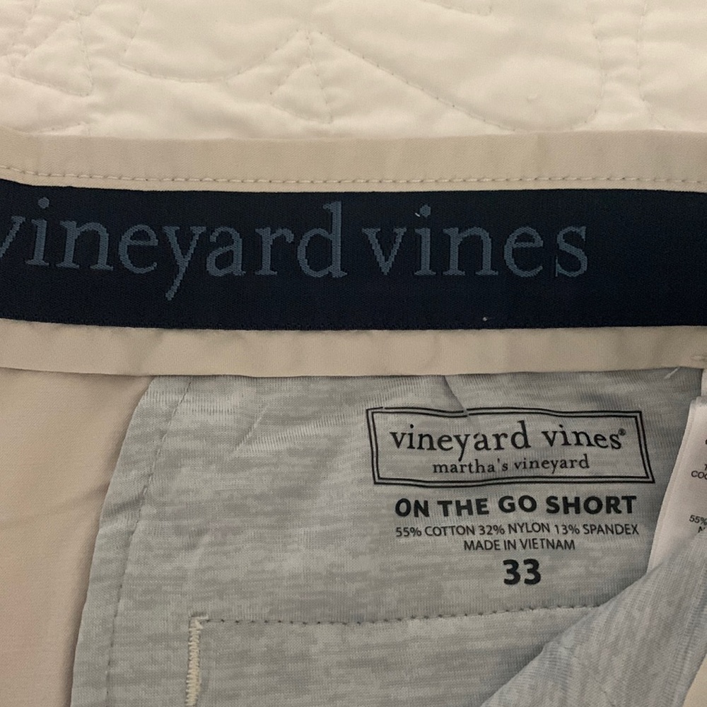 Men’s- barely worn VV On the go shorts - 9 inch inseam